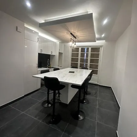 - Grenoble, Caserne De Bonne Séjour chez l'habitant